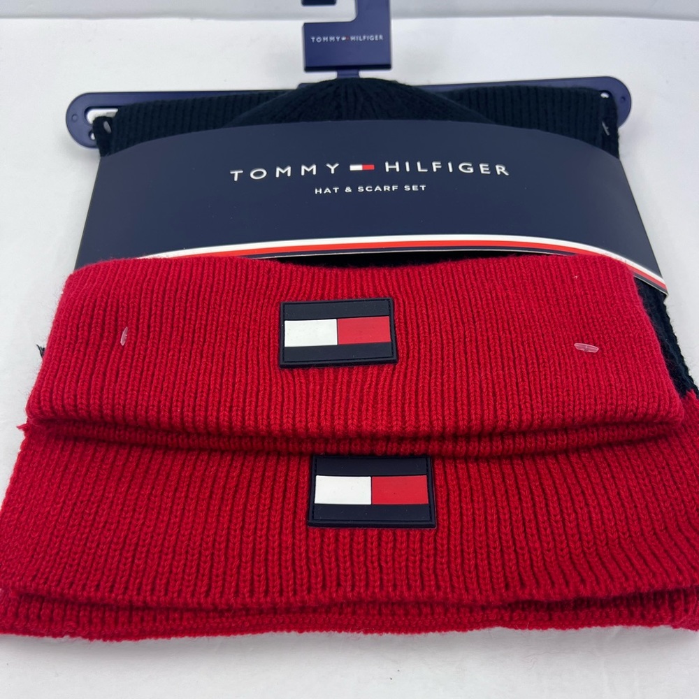 TOMMY HILFIGER WARM HAT & SCARF SET, NAVY BLUE WITH RED ACCENT,UNISEX, ONE SIZE - Picture 3 of 15